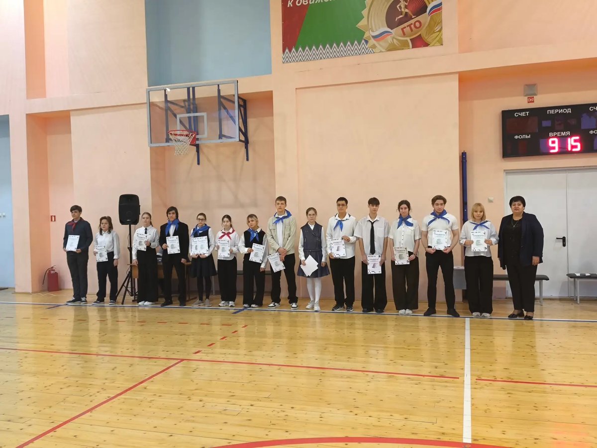 Понедельник 22 декабря в гимназии начинается с традиционной торжественной линейки